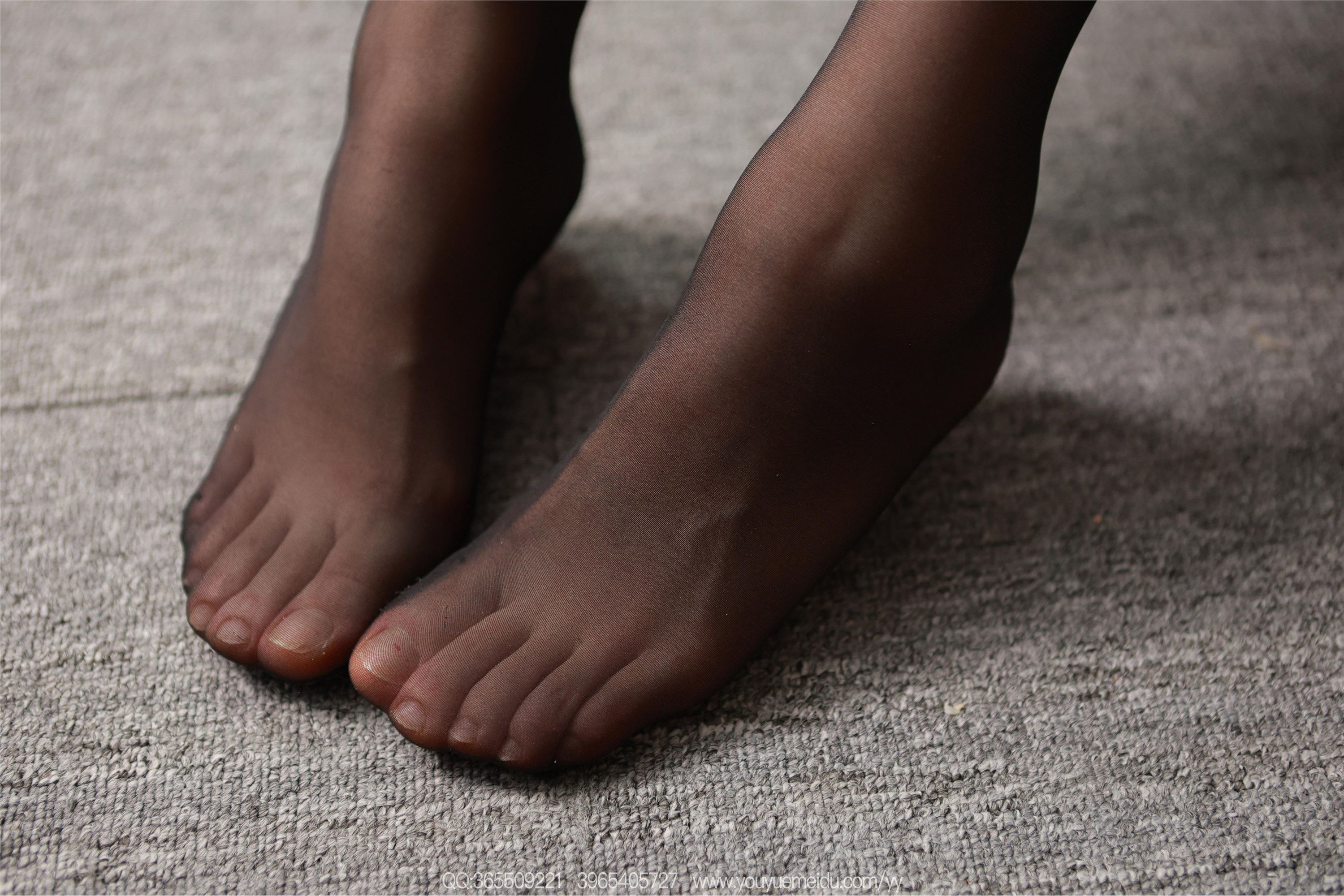 IESS异思趣向  2025.08.20 丝享家 2136 小婕《酒红穿搭》